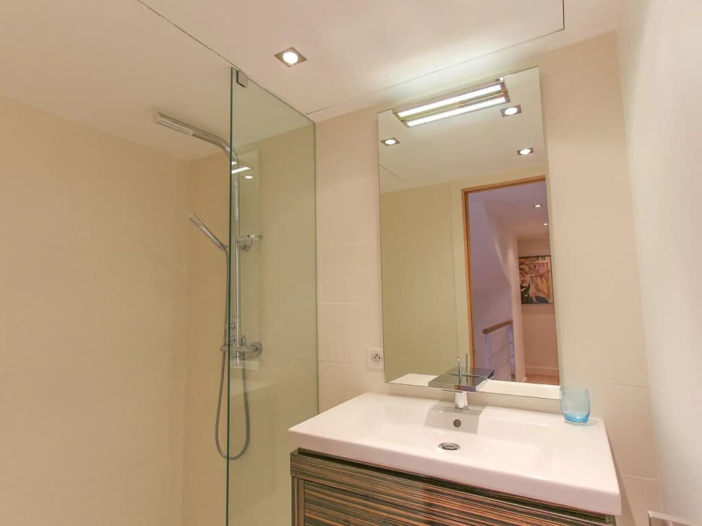 Spacious holiday home in Port Grimaud with hot tub - Photo 4
