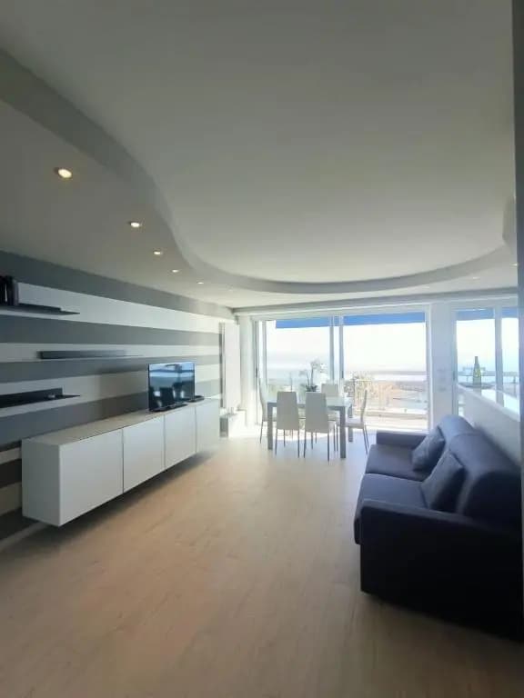 Belleview - Photo 2