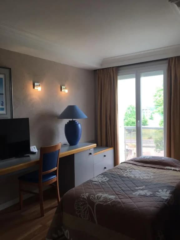 Hôtel Val de Saône PARKING GRATUIT, Wi-fi Haut Débit - Miniature 6