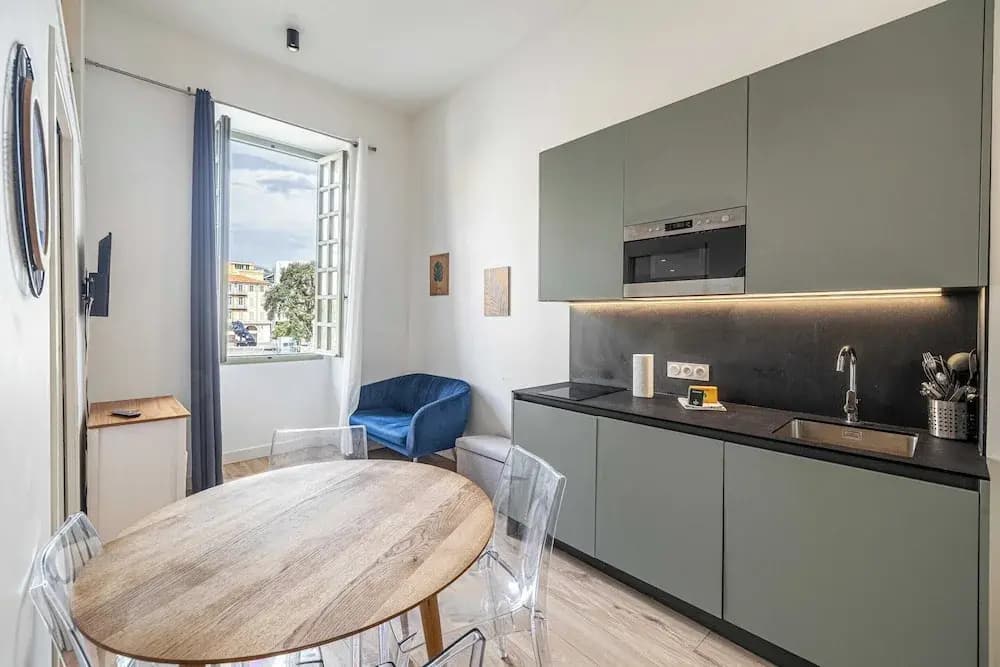 a/c Mezzanine apt 2br/4p - Place Garibaldi - Miniature 6