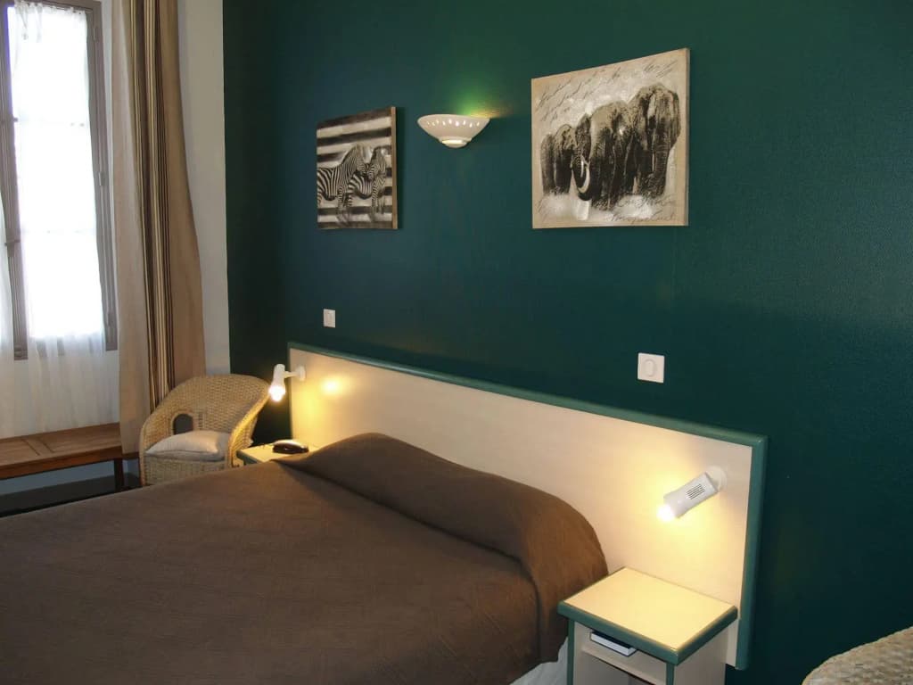 Hôtel Central - Photo 4