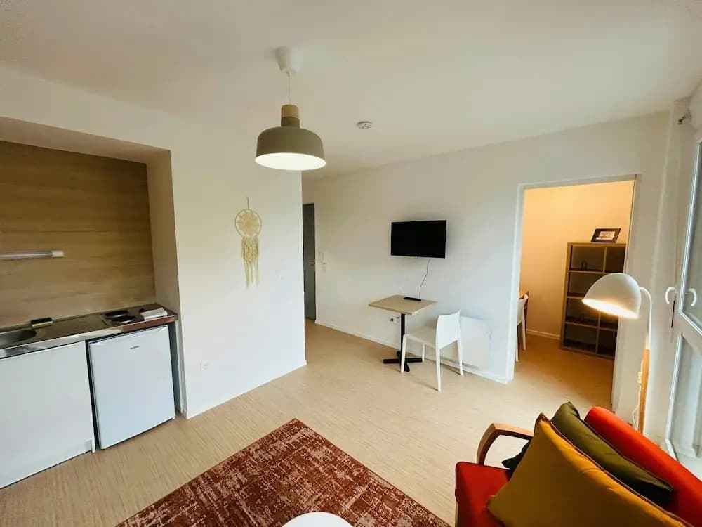 We Live In R - Suite 204 - Photo 2