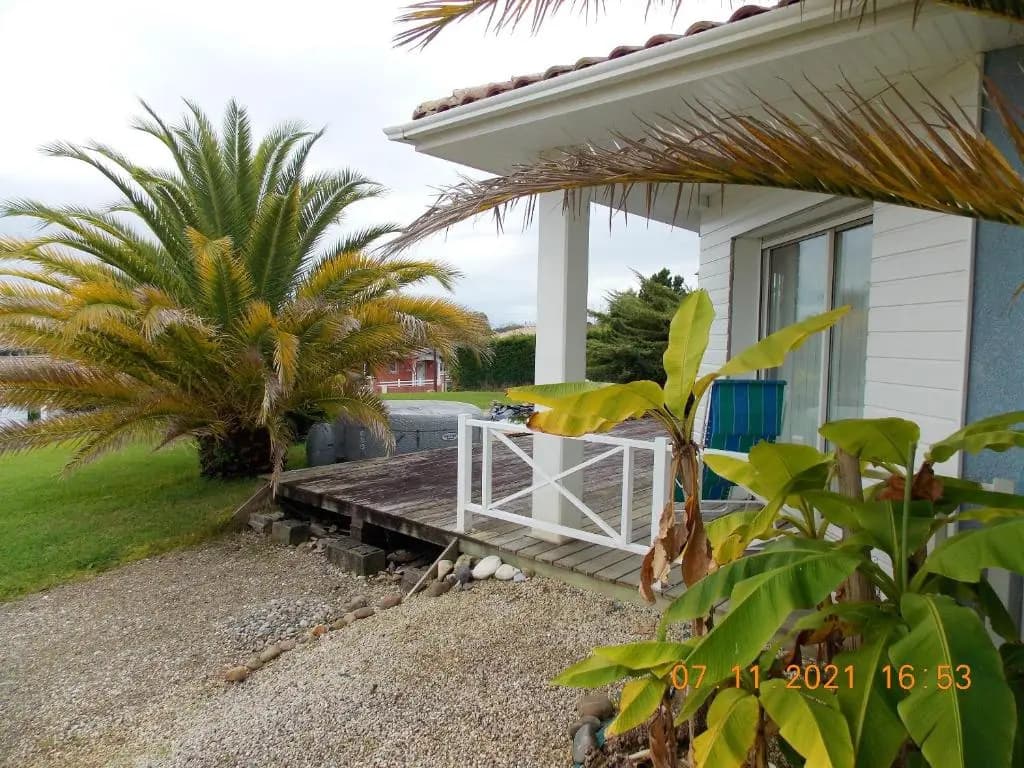 Maison de 3 chambres avec jacuzzi jardin amenage et wifi a Angoume - Miniature 7