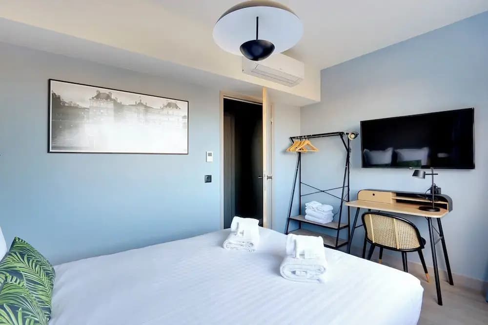 North Paris Suite - Photo 2