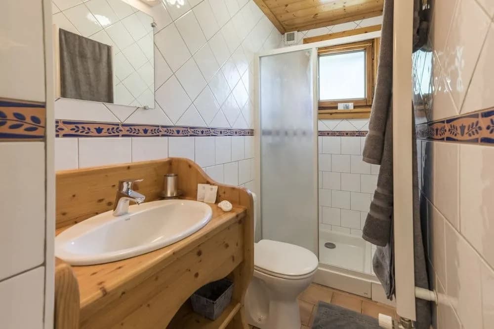 Chalet Bluebell - Miniature 8
