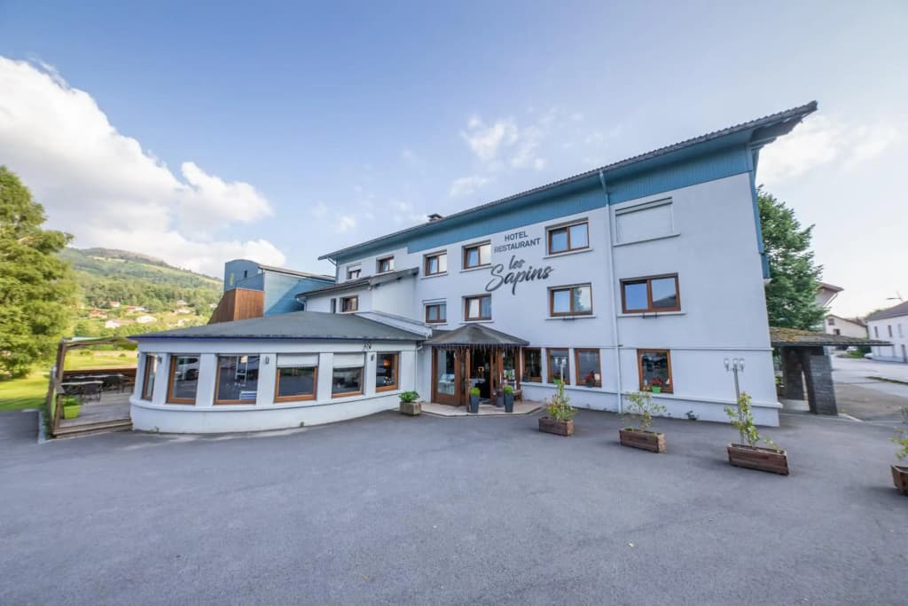 Hôtel les Sapins - Photo 1