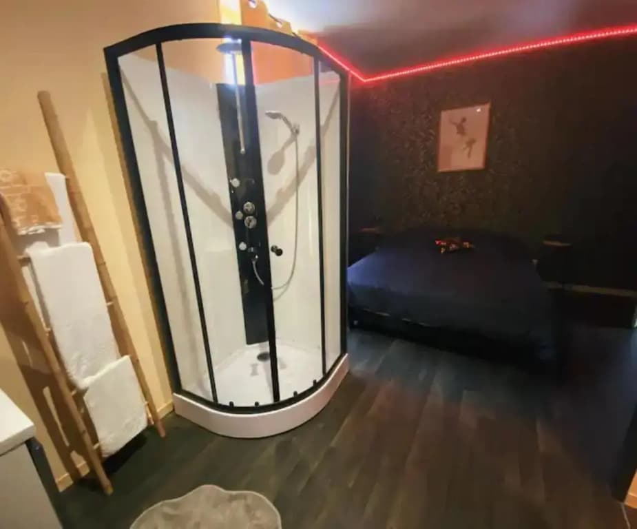 Chambres D’Hote Au Chapeau Claque Cabaret - Miniature 8