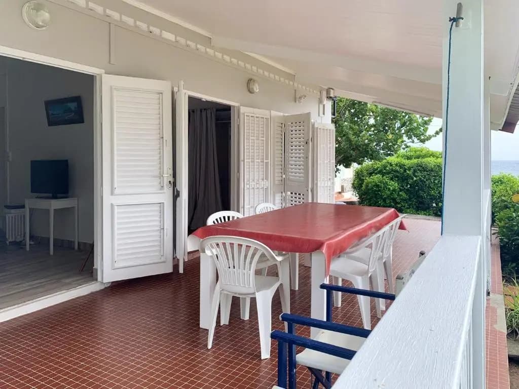 Bungalow de 2 chambres a Le Diamant a 50 m de la plage avec vue sur la mer jardin clos et wifi - Miniature 6