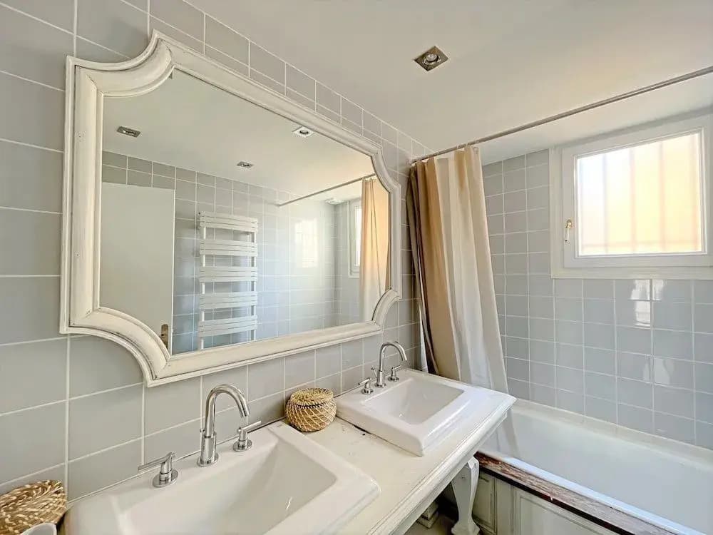 Modern Apartment 20 m from the Sea - Miniature 8