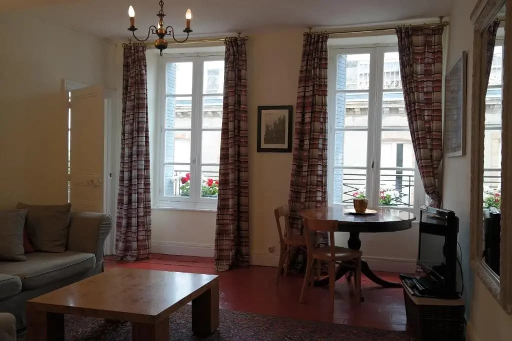 Penthouse Apartment overlooking Place Carnot - Photo 2