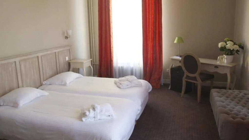 LE H - Hôtel & Restaurant - Photo 4