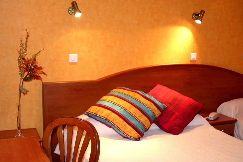 Logis Hotel Aux Tauzins - Photo 1