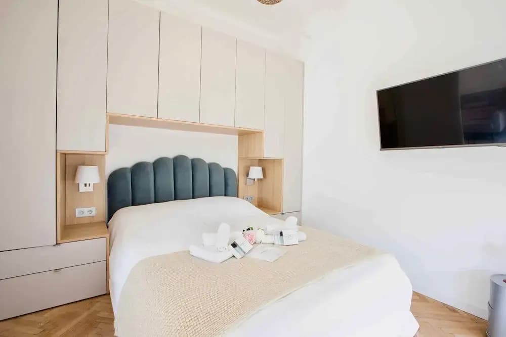 Le Magenta in Nice With 1 Bedrooms and 1 Bathrooms - Photo 4