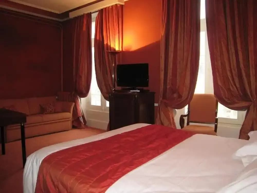 Logis Hôtel Les Maréchaux - Photo 3