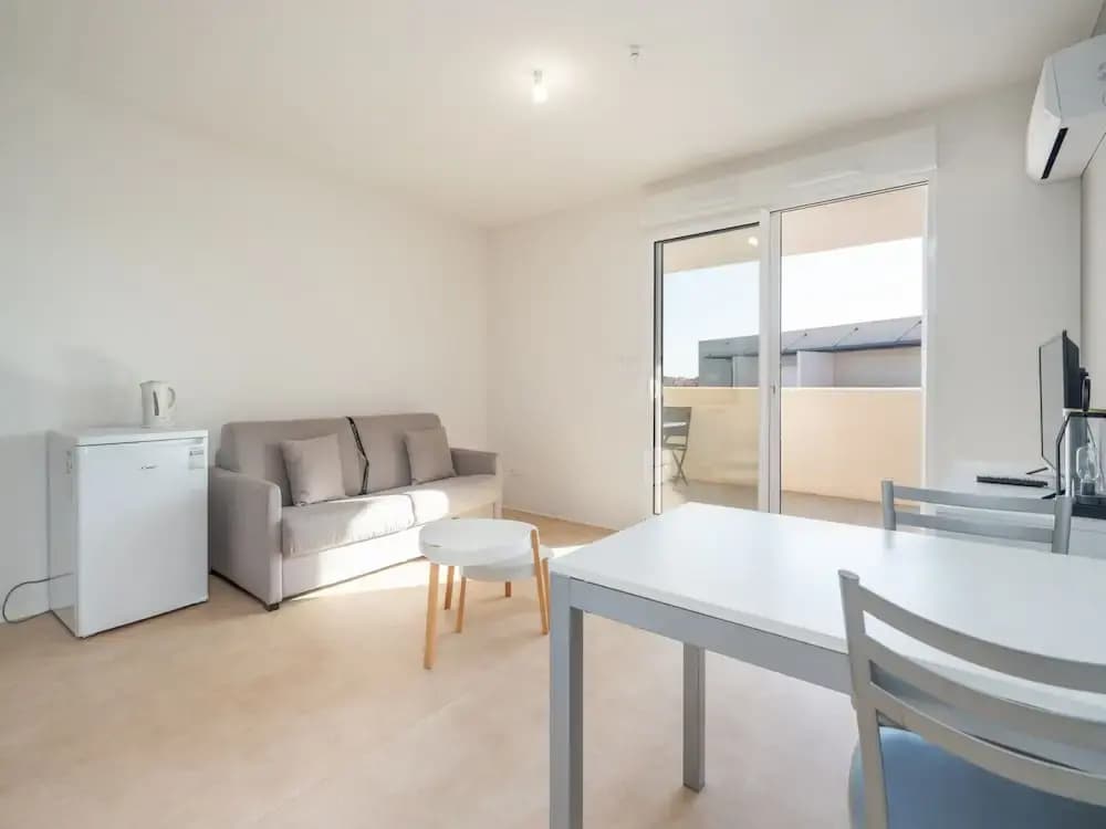 Seaside Stay for Two Guests - Photo 2