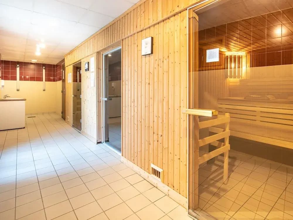 Chalet Retreat Near Slopes - Miniature 8