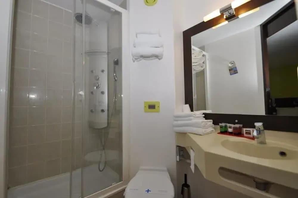 Hotel Kyriad Design ENZO CANNES-ECLUSE - Miniature 8