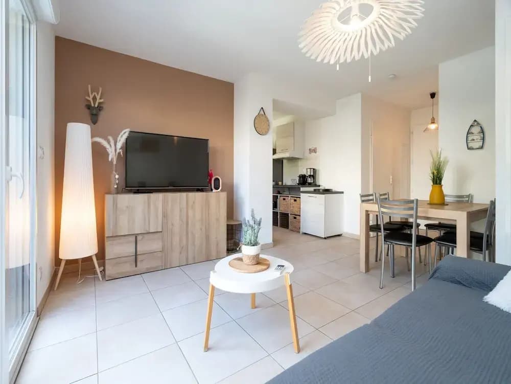 Sunny Villa Stay in Serignan - Photo 2