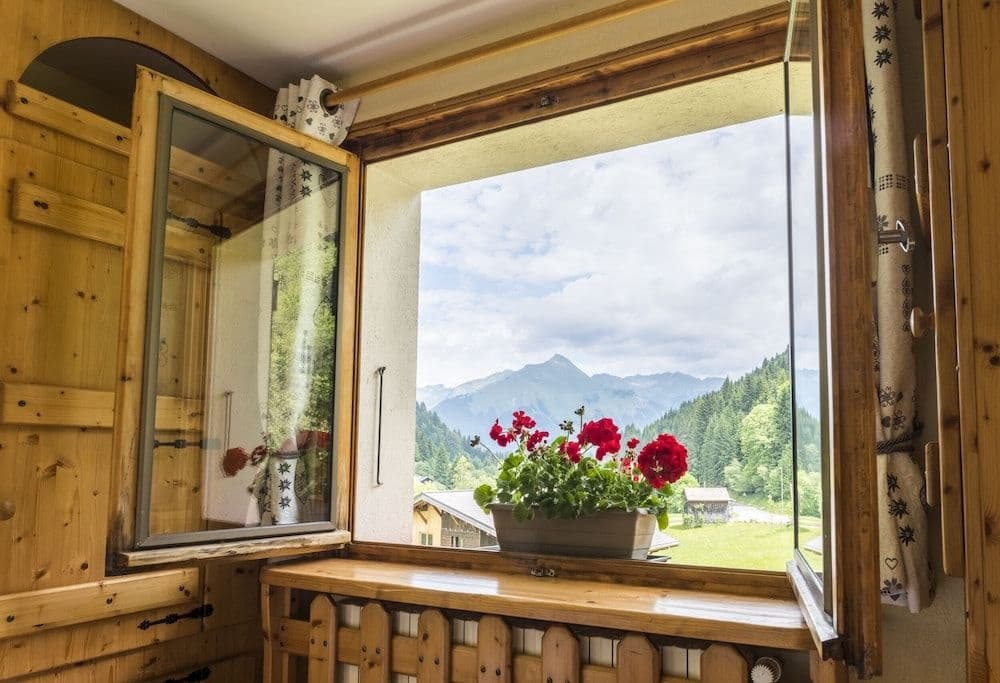 Chalet Bluebell - Miniature 6