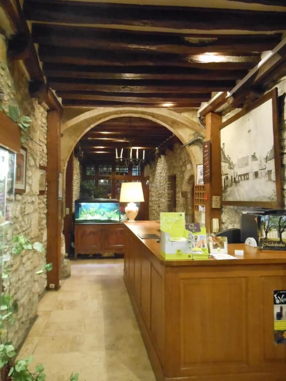 Hôtel de l'Ecu de France - Photo 4