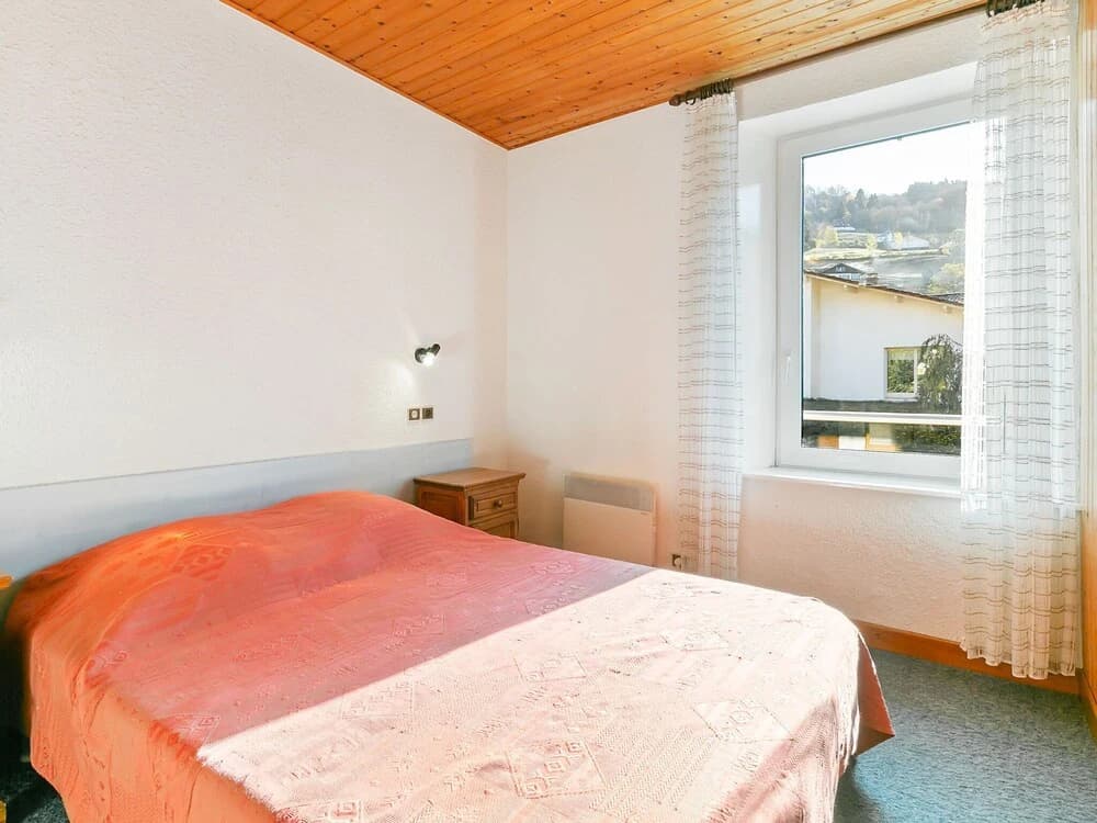 Spacious Apartment in La Bresse with Terrace - Miniature 6