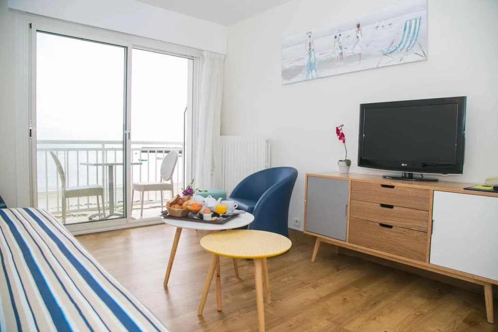 Hotel De la Plage - Photo 2