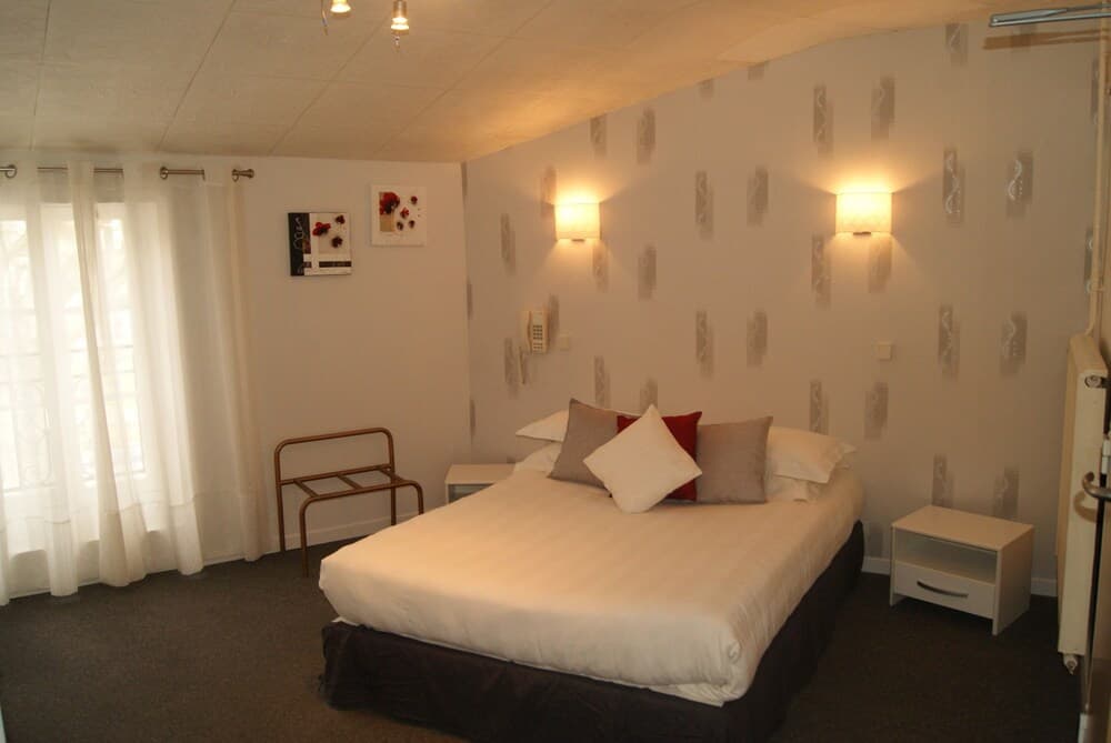 Contact Hôtel les Platanes Villeneuve sur Lot Centre - Photo 5
