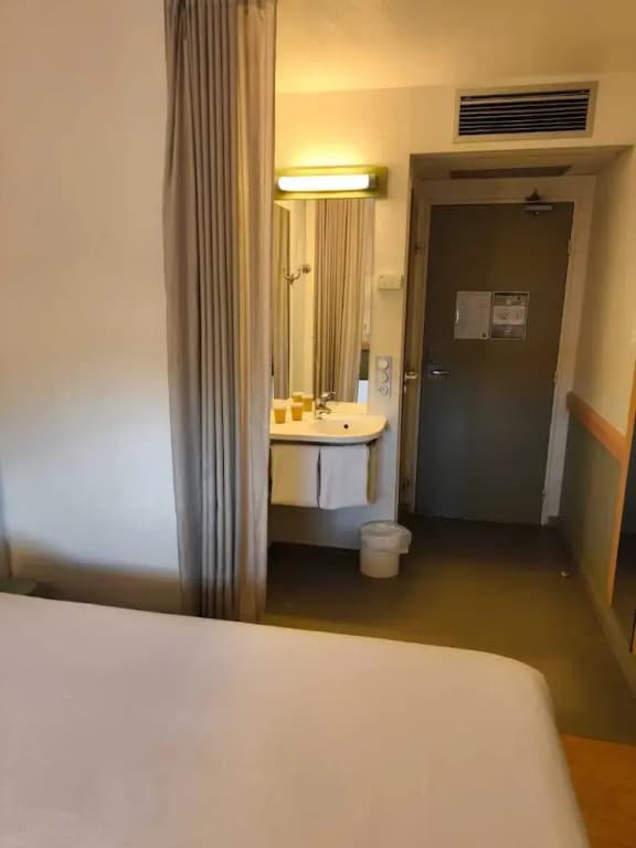 Ibis Budget Lons-Le-Saunier - Miniature 7