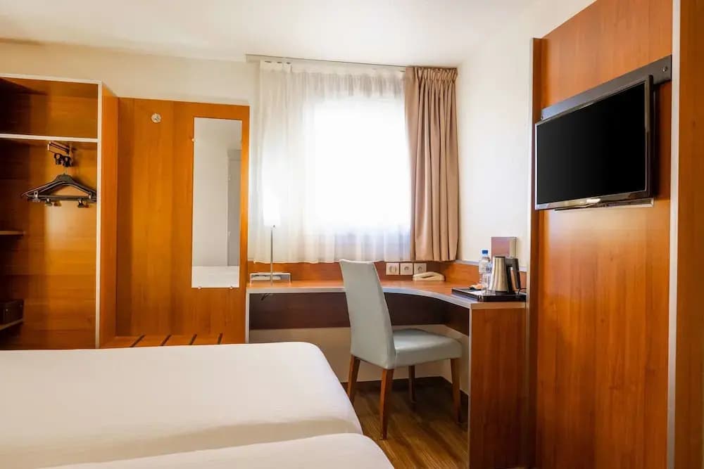 Comfort Hotel Aeroport Lyon St Exupery - Miniature 7