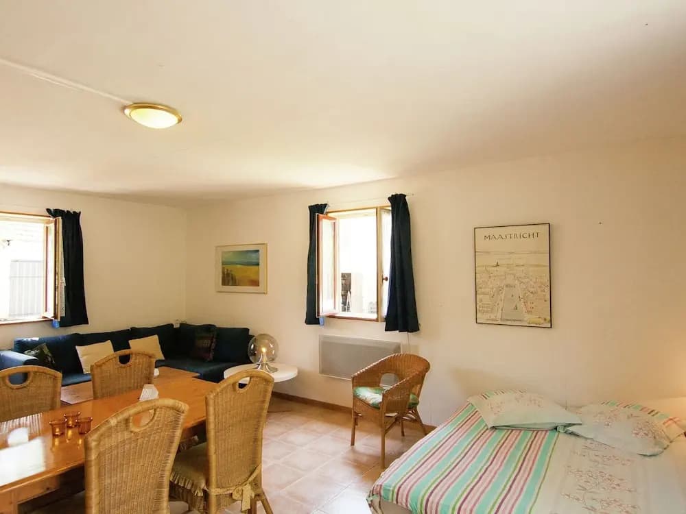 Appealing Apartment in Vezac With Swimming Pool - Photo 5