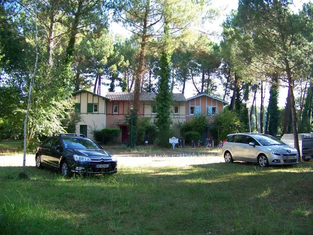 Jolie petite maison à Vieux Boucau avec piscine chauffée - Domaine du Golf de Pinsolle - Photo 1