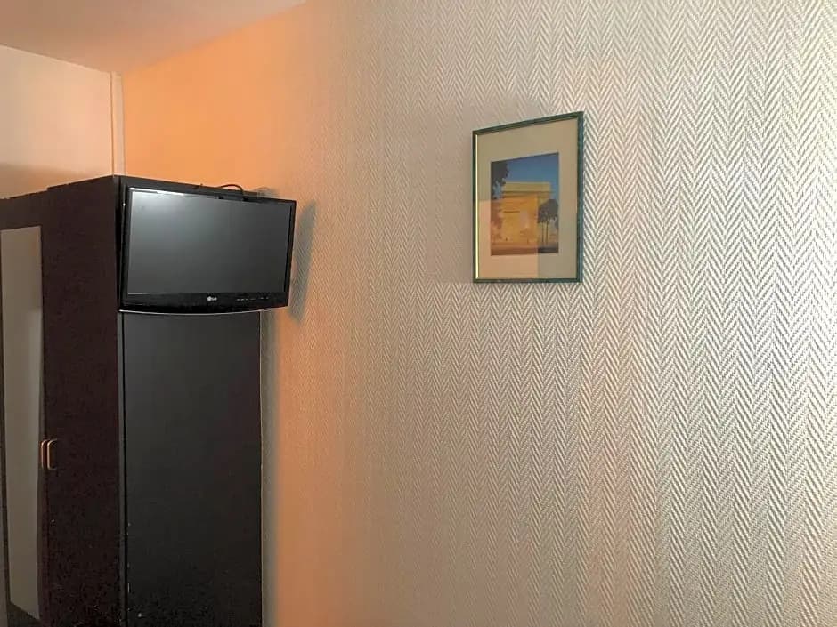 Hotel Chevallier - Photo 3
