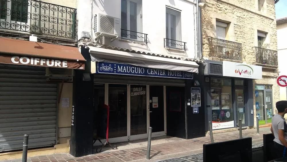Mauguio Center Hôtel - Photo 1
