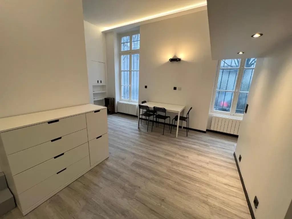 Pere Lachaise Apartment - Miniature 6