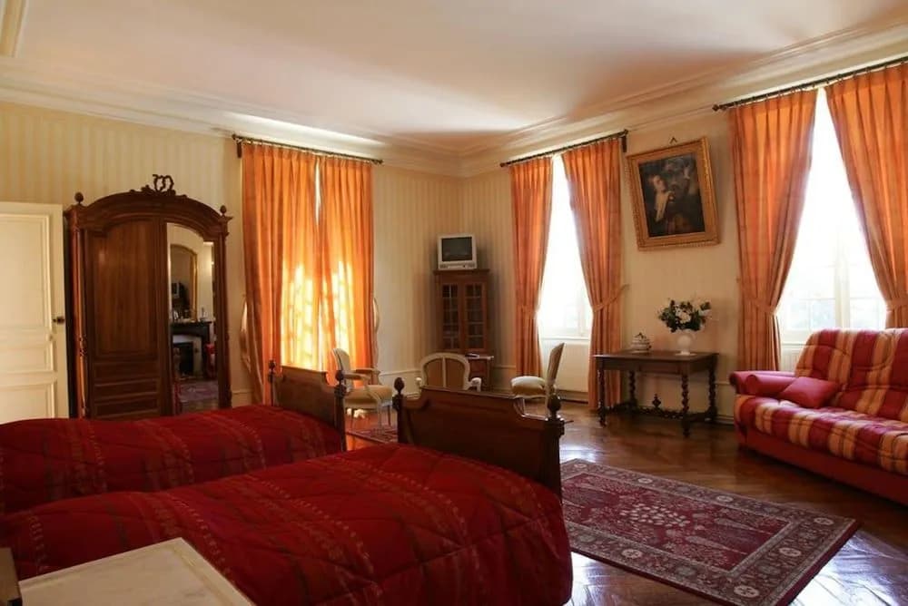Chateau de Montbraye - Miniature 6