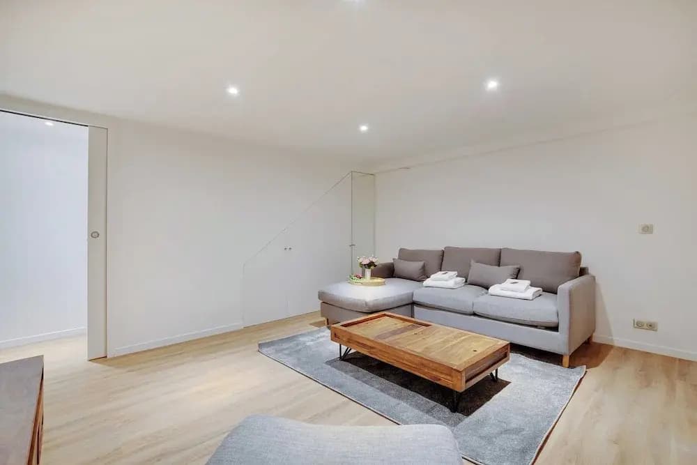 Spacious Apartment With 2 Rooms - Miniature 6