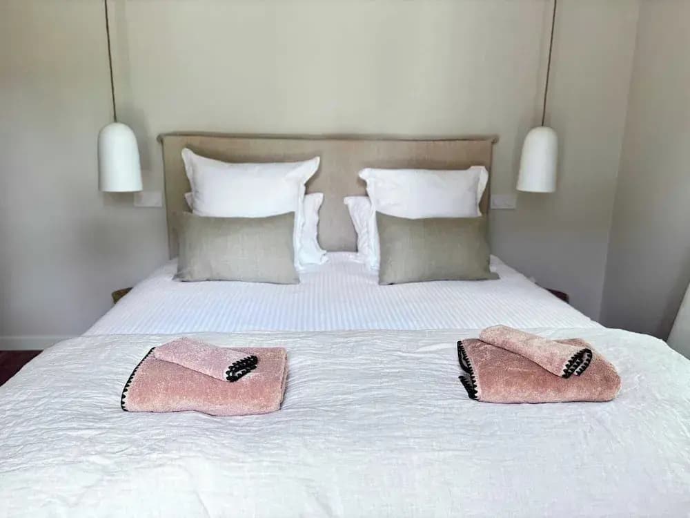 Exceptional 5 Bedroom House Near the Beach - Miniature 6