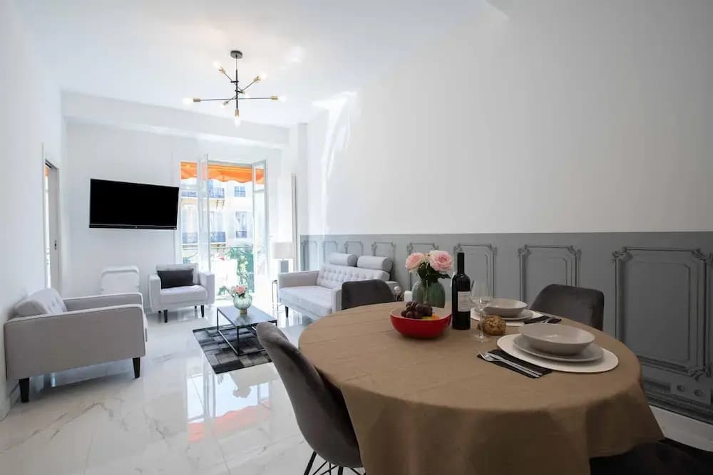 Le Magenta in Nice With 1 Bedrooms and 1 Bathrooms - Photo 5