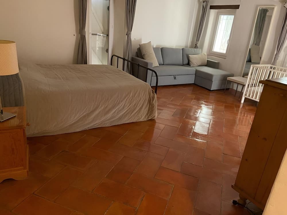 Beautiful Detached Villa With Pool - Photo 3