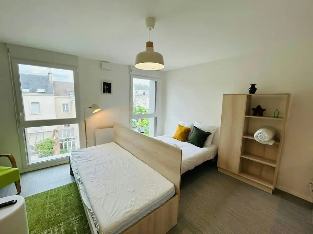 We Live In R - Suite 403 - Photo 3