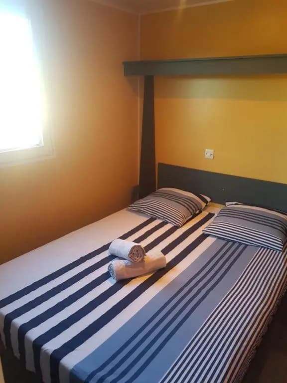 Mobil-home flottant SEURRE vue panoramique sur l'eau jacuzzi privé en option - Photo 2