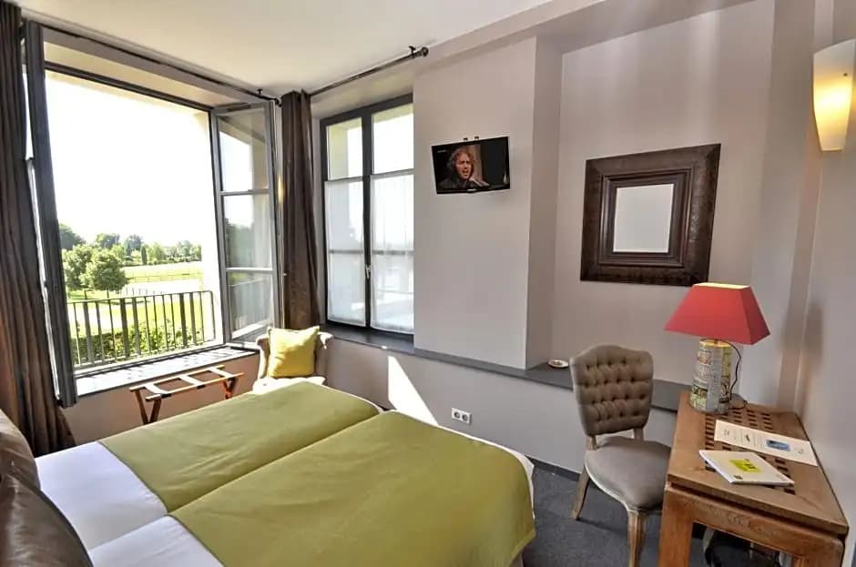 Auberge Du Château Bleu - Photo 3