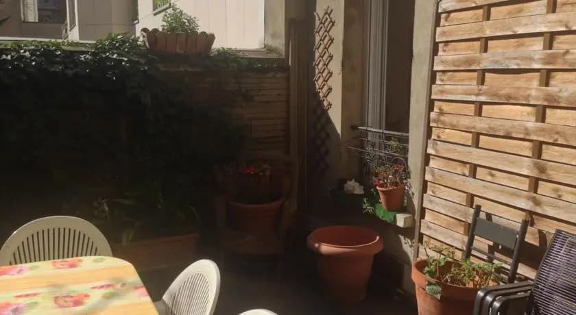 Cosy Rare 2 Bedroom Apartment Around a Private Garden - Miniature 7