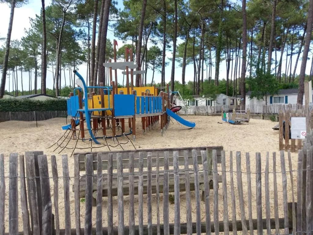Bungalow de 2 chambres avec piscine partagee jardin amenage et wifi a Saint Julien en Born a 4 km de la plage - Photo 3