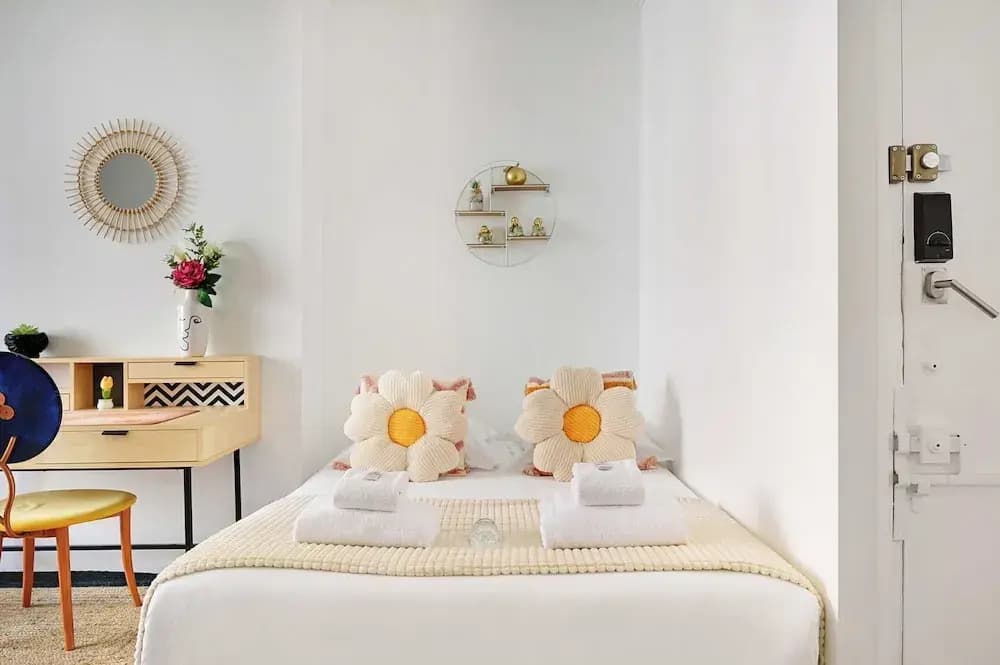 Charming Apartment -4p- Near Arc de Triomphe - Photo 2