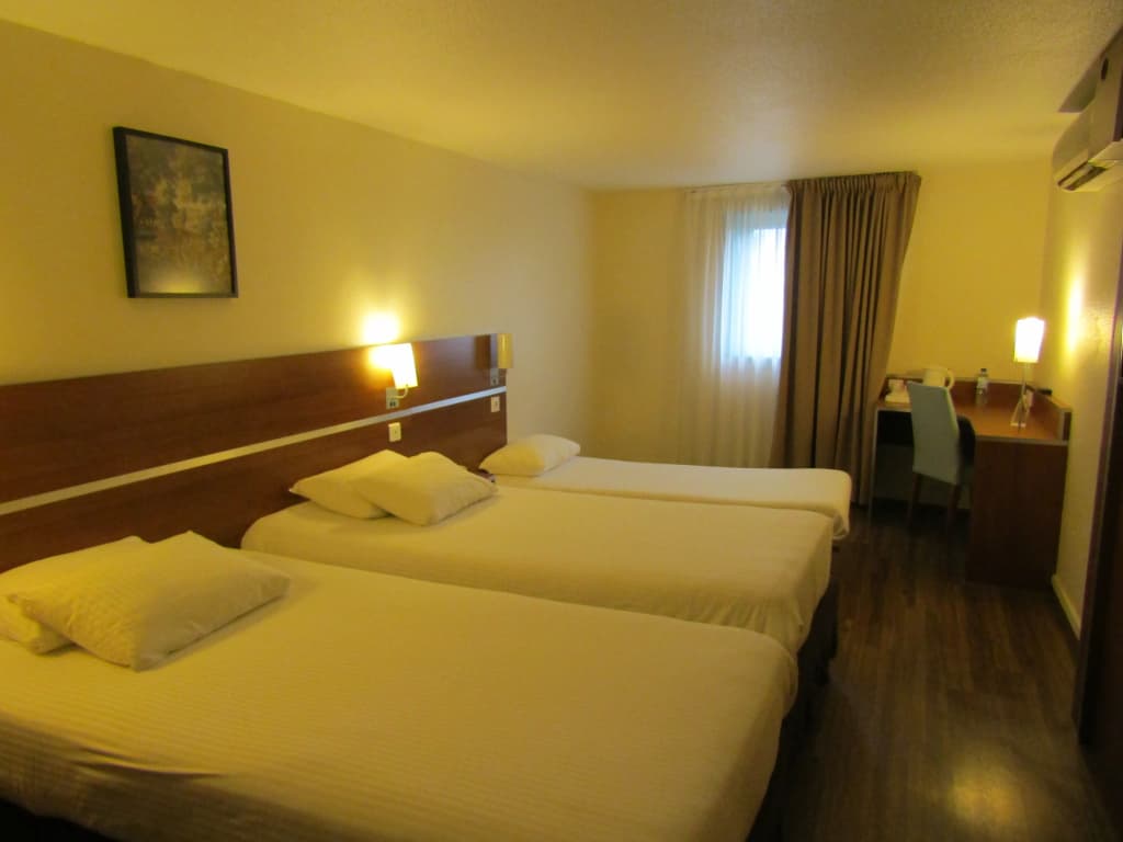 Comfort Hotel Aeroport Lyon St Exupery - Miniature 6