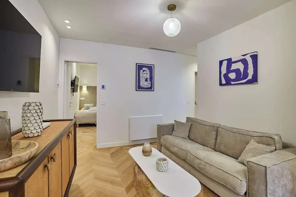 Spacious Apartment With AC - Center of Paris - Miniature 8