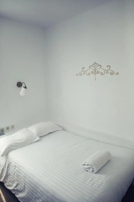 The Old Hotel Ravel - Miniature 6