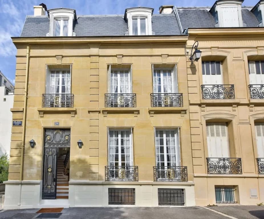 Noble Luxury Residence in the Heart of Paris - Photo 1