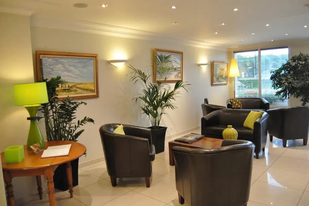 Brit Hotel Chateaudun - Photo 2
